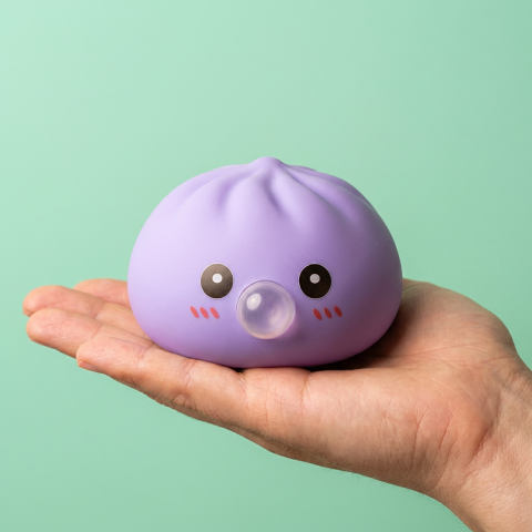 Big Dumpling Squishy Havsblå i handen, verklig storlek