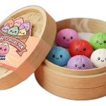 Askar & Set — squishy dumpling i sin bambu-ångkorg