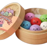 Askar & Set — squishy dumpling i sin bambu-ångkorg
