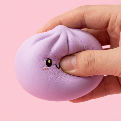Dumpling Squishy Magenta — slow-rise-effekt, skummet återtar långsamt sin form