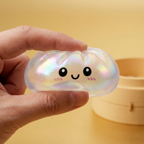 Holographic Dumpling Squishy Regnbågsskimmer — slow-rise-effekt, skummet återtar långsamt sin form