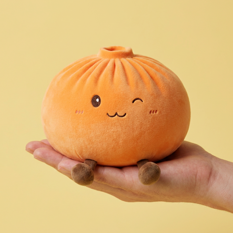 Giant Dumpling Squishy Orange – Mjuk Plyschdumpling i handen, verklig storlek