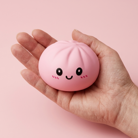 Pink Squishy Dumpling Mjuk Skönhet i handen, verklig storlek