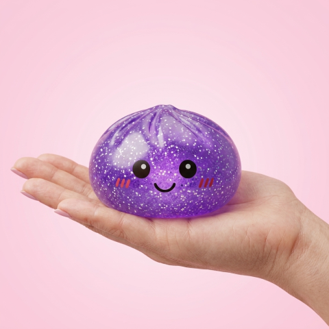 Glitter Dumpling Squishy Lila Dröm i handen, verklig storlek