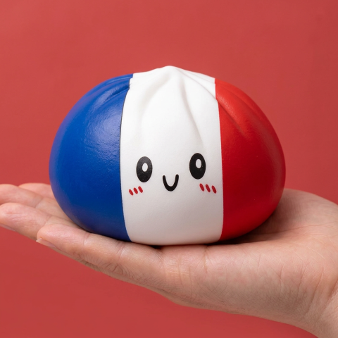 France Flag Squishy Dumpling Blå Vit Röd i handen, verklig storlek