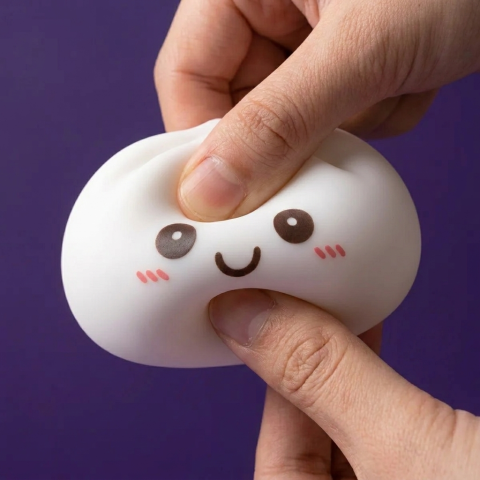 Dumpling Squishy Nattlampa Vit Måne — slow-rise-effekt, skummet återtar långsamt sin form