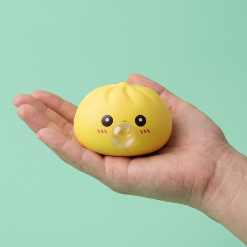 Jumbo Dumpling Squishy Gul XXL i handen, verklig storlek
