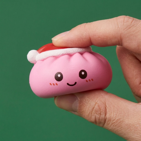 Dumpling Squishy Jultomtemössa Set om 4 — i klämmet, mjukt slow-rise-skum