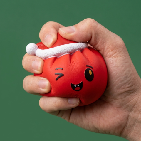 Squishy Dumpling Tomteluva Röd — slow-rise-effekt, skummet återtar långsamt sin form