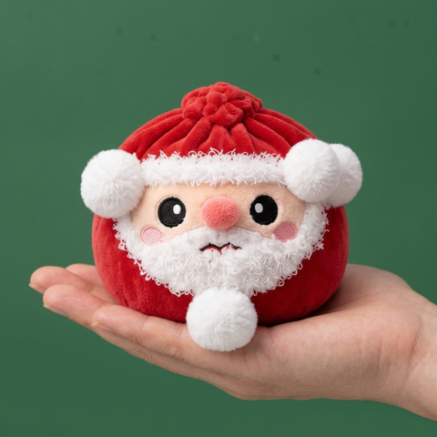 Squishy Dumpling Jultomte i handen, verklig storlek