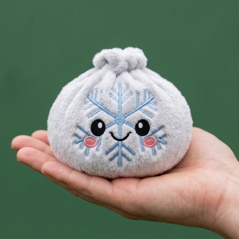 Snowflake Dumpling Squishy Vinter i handen, verklig storlek