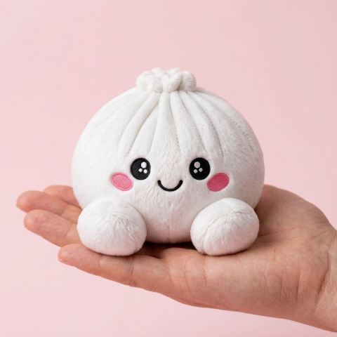 Squishy Dumpling Plush Vit i handen, verklig storlek
