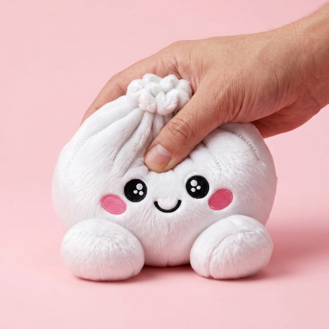 Squishy Dumpling Plush Vit — slow-rise-effekt, skummet återtar långsamt sin form